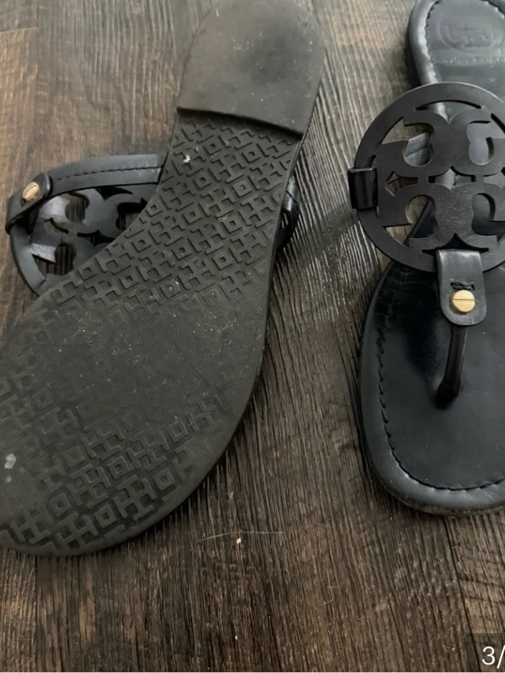 Authentic Tory Burch women's black leather thong sandal size 8